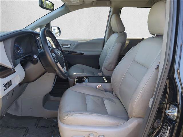 Used 2015 Toyota Sienna XLE w/ XLE Navigation Package FWD image 17