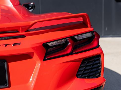 Used 2021 Chevrolet Corvette Stingray Premium Conv w/ Z51 Performance Package image 8