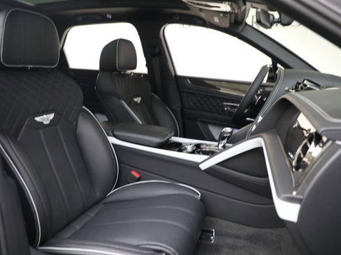 New 2025 Bentley Bentayga image 24