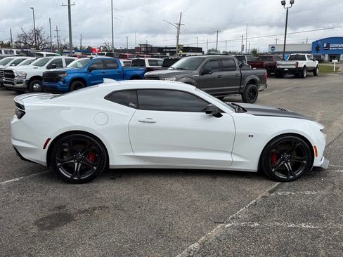 Used 2020 Chevrolet Camaro SS RWD image 6