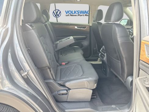 Used 2024 Volkswagen Atlas SE w/ Panoramic Sunroof Package FWD image 28