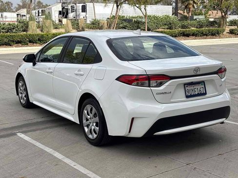 Used 2021 Toyota Corolla LE FWD image 5