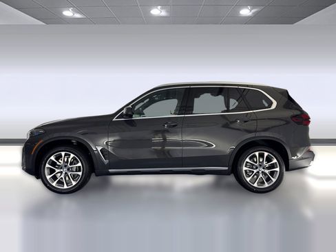 Used 2026 BMW X5 sDrive40i w/ Premium Package image 2