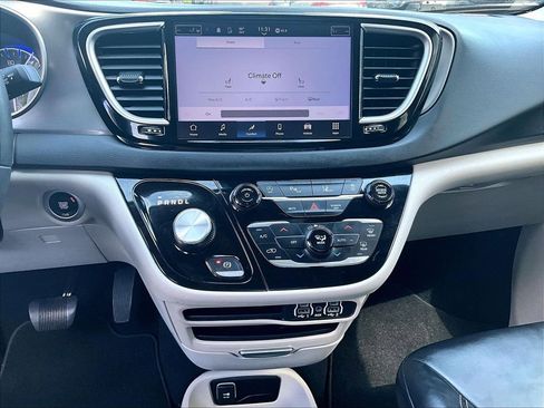 Used 2023 Chrysler Pacifica Touring-L FWD image 26