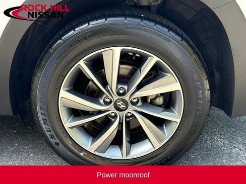 Used 2019 Hyundai Santa Fe AWD image 11