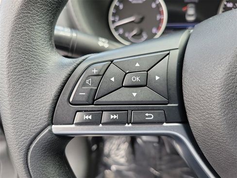 Used 2024 Nissan Sentra SV image 6