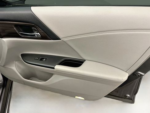 Used 2017 Honda Accord EX-L image 33
