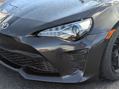 Used 2019 Toyota 86 RWD image 12