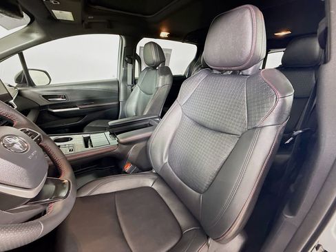 Certified 2025 Toyota Sienna XSE image 23