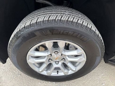 Used 2025 Chevrolet Suburban LS RWD image 27