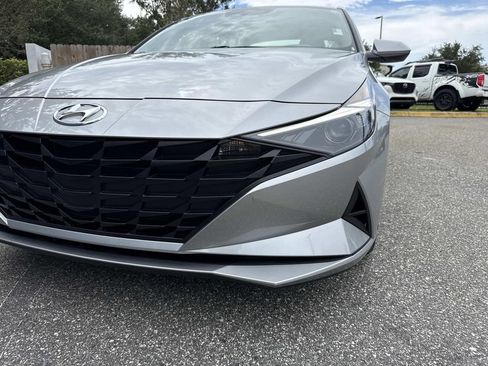 Used 2022 Hyundai Elantra SEL FWD image 9