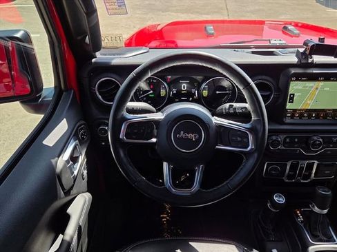 Used 2022 Jeep Wrangler Unlimited Sahara w/ Cold Weather Group image 17