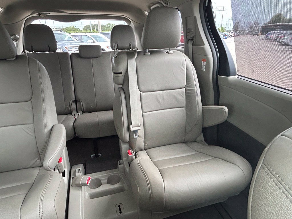 Used 2016 Toyota Sienna XLE FWD image 14