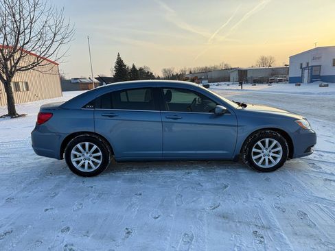 Used 2011 Chrysler 200 Touring w/ Cold Weather Group FWD image 4