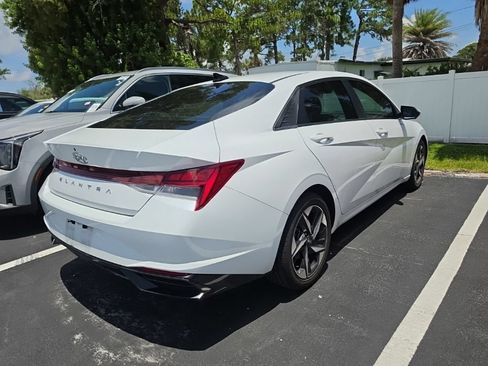 Used 2022 Hyundai Elantra SEL w/ Convenience + Premium Package FWD image 16