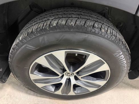 Certified 2024 Toyota Highlander XLE AWD/4WD image 13