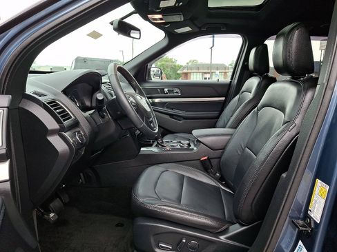 Used 2018 Ford Explorer XLT w/ Equipment Group 202A AWD/4WD image 10