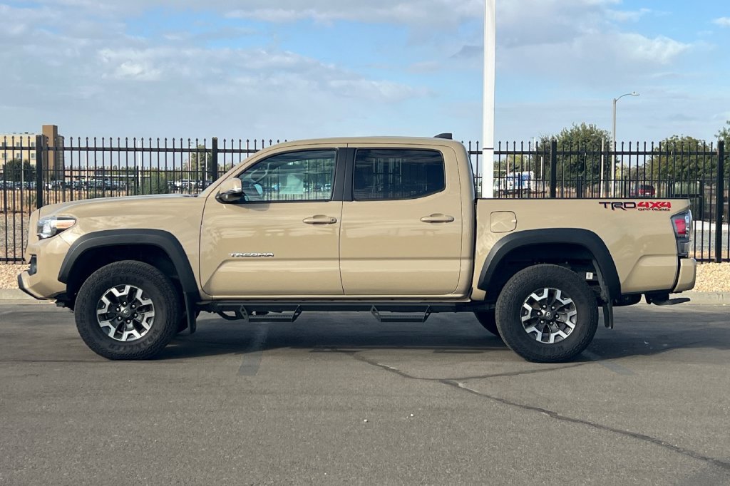 Certified 2020 Toyota Tacoma TRD Off-Road w/ Technology Package AWD/4WD image 9