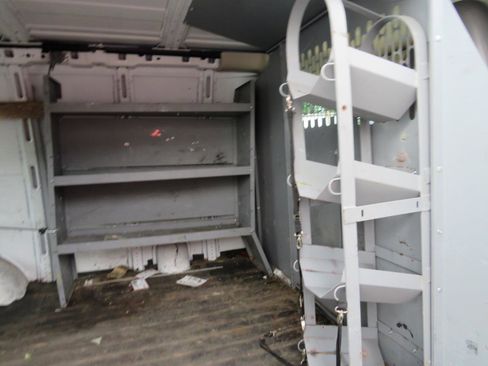 Used 2014 Chevrolet Express 2500 RWD image 22