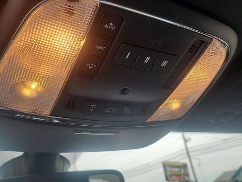 Used 2022 Jeep Grand Cherokee Laredo X image 18