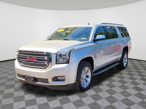 Used 2019 GMC Yukon XL SLE w/ SLE Value Package AWD/4WD image 2