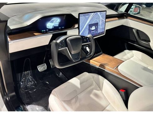 Used 2023 Tesla Model X image 19