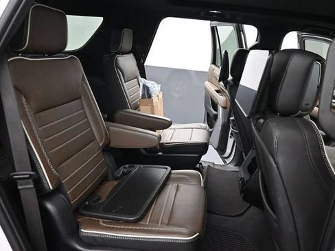 Used 2025 GMC Yukon Denali Ultimate AWD/4WD image 29