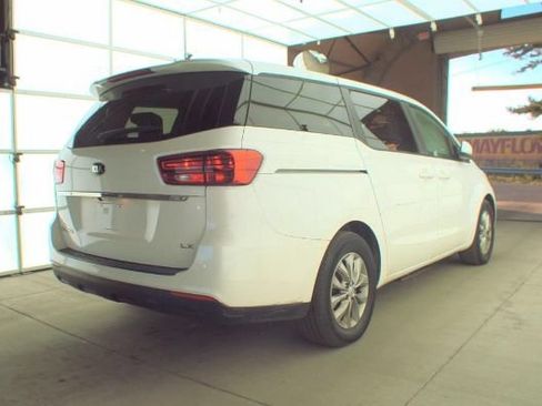 Used 2021 Kia Sedona LX FWD image 5