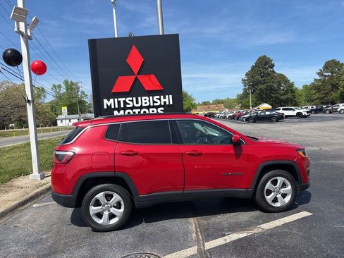 Used 2019 Jeep Compass Latitude w/ Cold Weather Group image 4