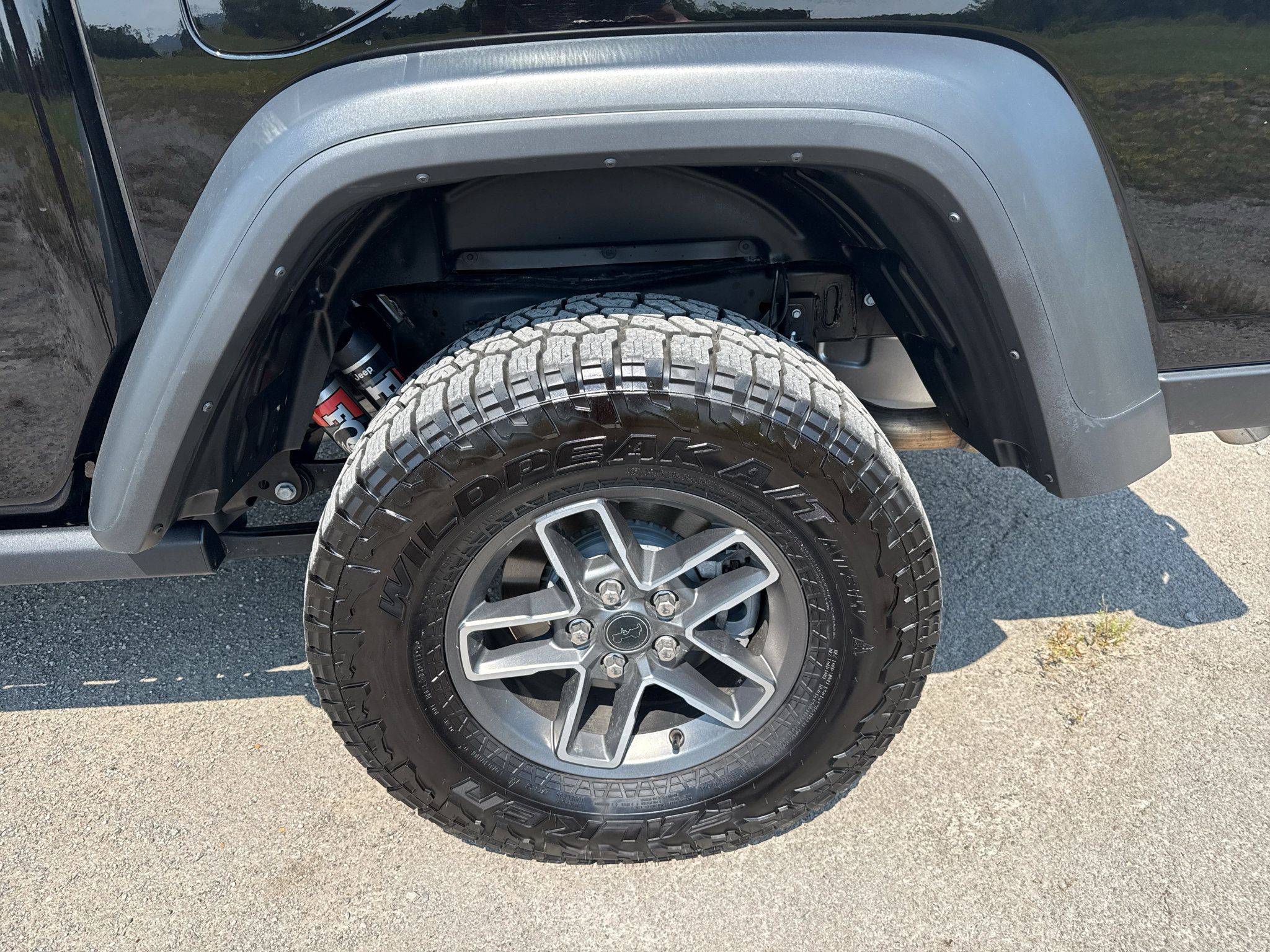 Used 2025 Jeep Gladiator Mojave AWD/4WD image 9