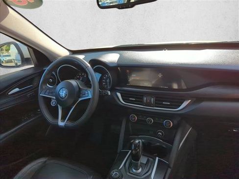 Used 2018 Alfa Romeo Stelvio AWD image 27