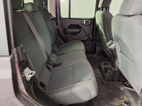 Used 2024 Jeep Gladiator Sport image 11