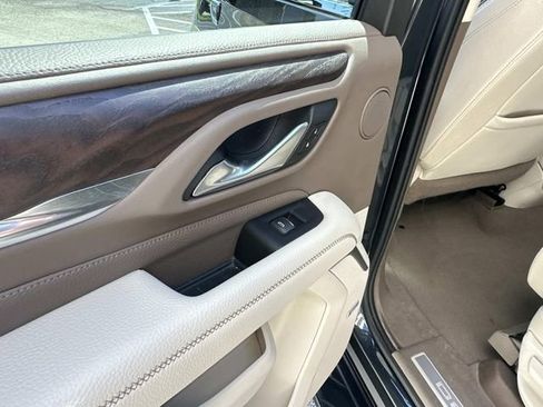 Used 2022 GMC Yukon XL Denali image 16