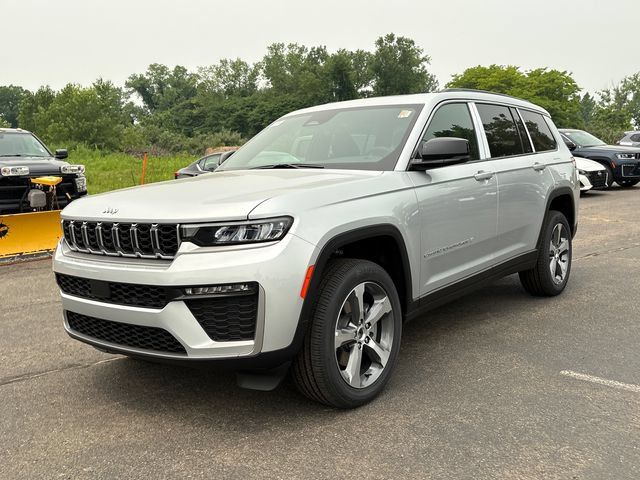 New 2026 Jeep Grand Cherokee L Limited AWD/4WD image 5