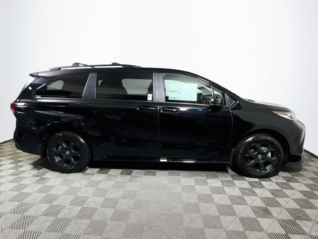 New 2026 Toyota Sienna XLE Woodland Edition AWD/4WD image 8