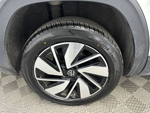 Used 2025 Volkswagen Atlas SE image 19