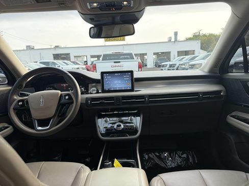 Used 2021 Lincoln Corsair AWD w/ Premium Package image 8