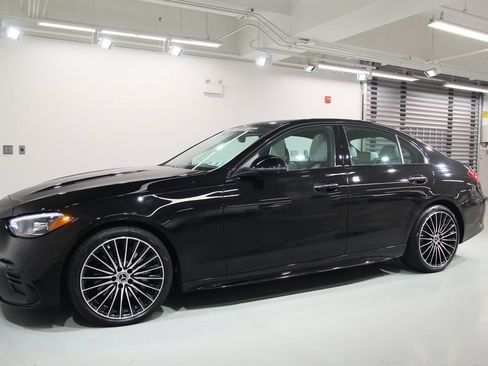 Used 2024 Mercedes-Benz C 300 4MATIC Sedan image 4