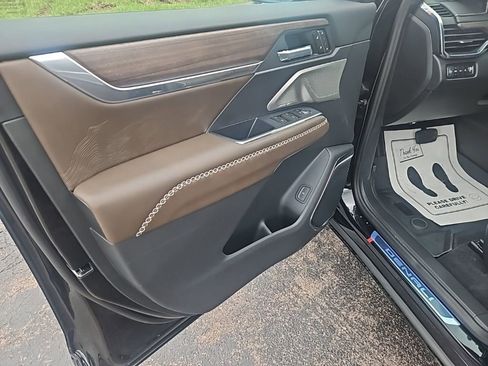 New 2026 GMC Acadia Denali Ultimate w/ LPO, Floor Liner Package AWD/4WD image 9