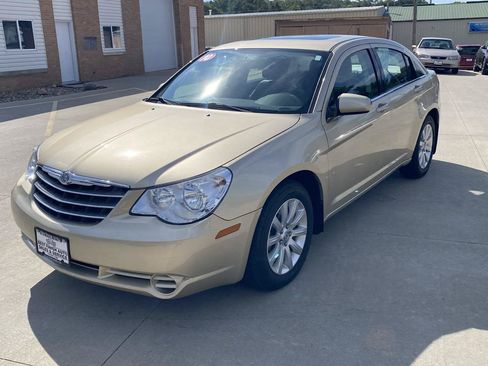 Used 2010 Chrysler Sebring Limited FWD image 2