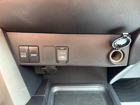 Used 2018 Toyota RAV4 LE w/ All Weather Liner Package FWD image 22