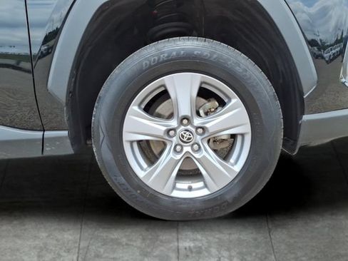 Used 2022 Toyota RAV4 XLE AWD/4WD image 9
