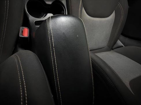 Used 2018 Jeep Cherokee Latitude w/ Altitude Package image 14