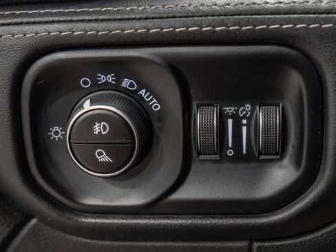 Used 2024 RAM 3500 Limited AWD/4WD image 32