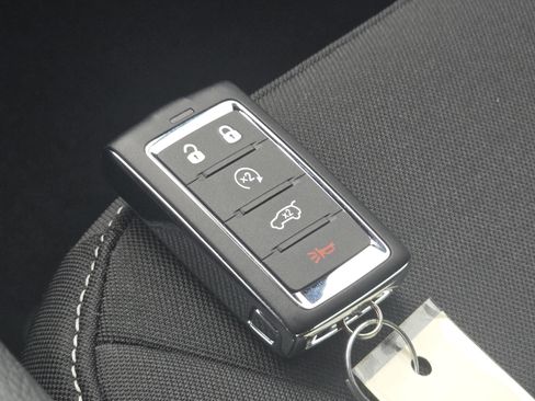 New 2025 Jeep Grand Cherokee Laredo X w/ Luxury Tech Group I image 32