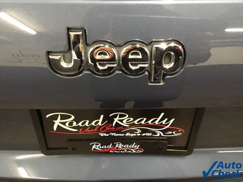 Used 2019 Jeep Cherokee Limited w/ Luxury Group AWD/4WD image 12