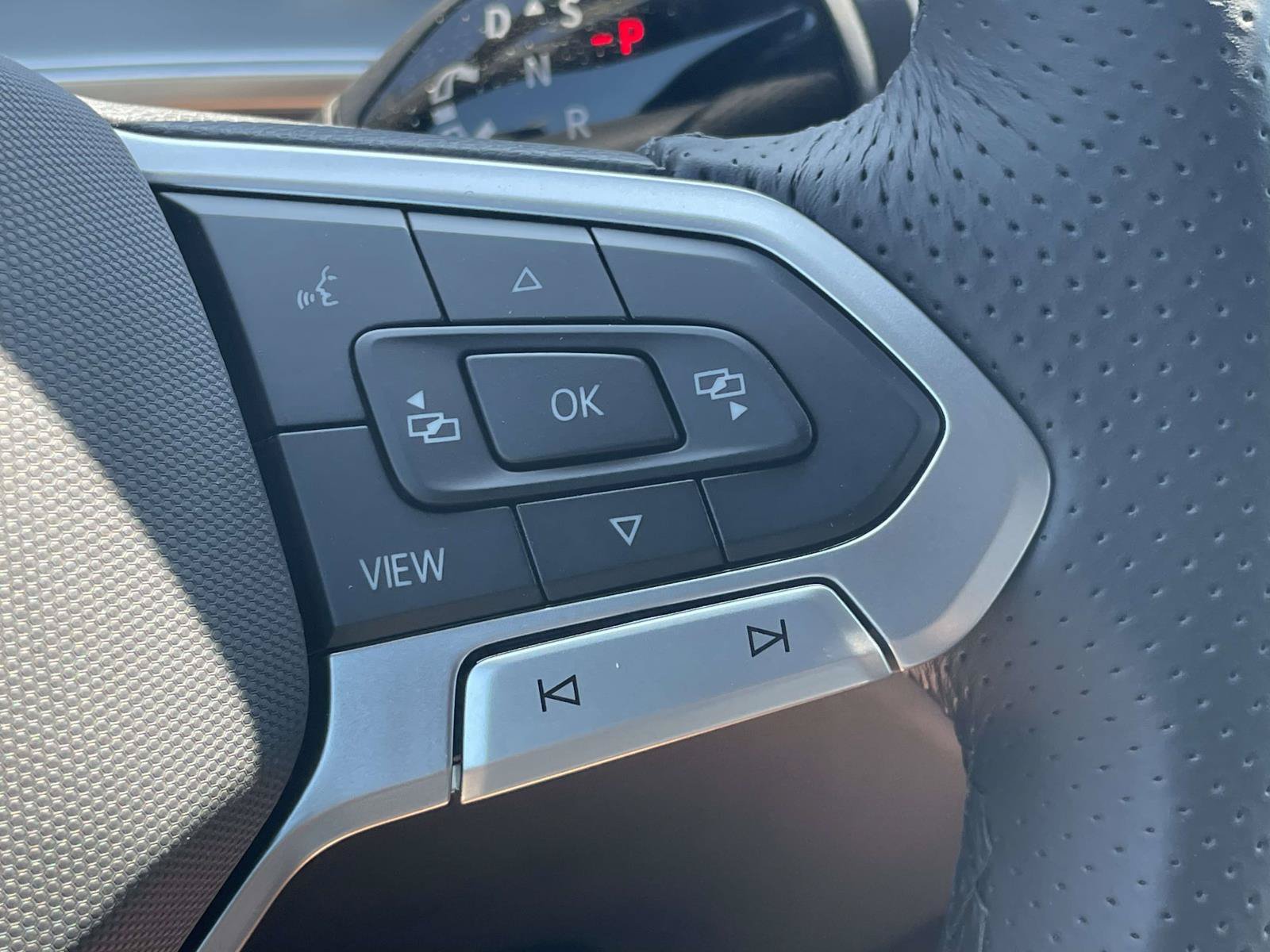 New 2026 Volkswagen Tiguan SE R-Line FWD image 22