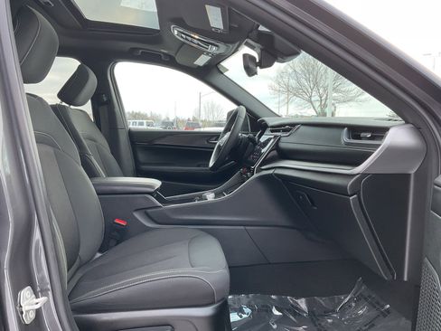 Used 2024 Jeep Grand Cherokee L Laredo w/ Luxury Tech Group I image 14