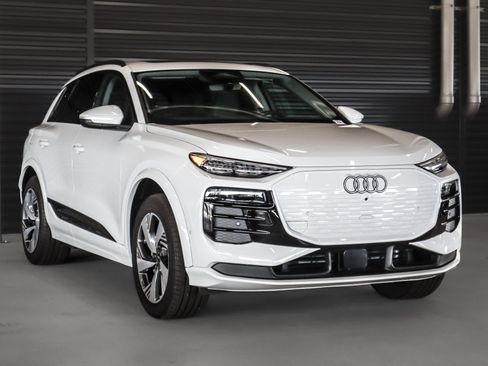 Certified 2025 Audi Q6 e-tron Premium Plus w/ Premium Plus AWD/4WD image 14