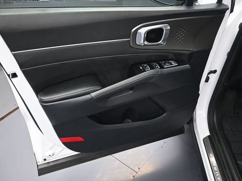 Certified 2023 Kia Sorento SX image 10